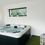 Prisunca Jacuzzi & Swimming Pool Villa *