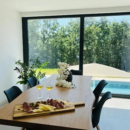 Prisunca With Jacuzzi & Swimming Pool Pazin