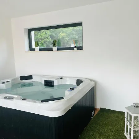 Prisunca Jacuzzi & Swimming Pool Vila *