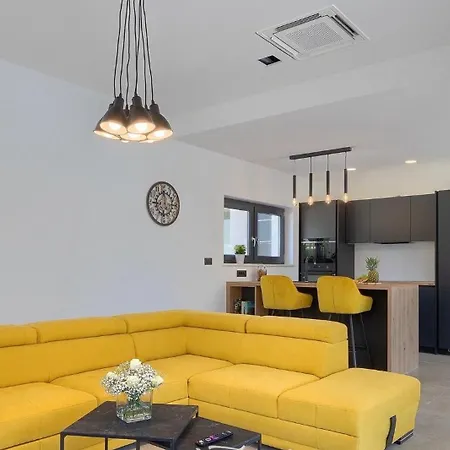 Prisunca Jacuzzi & Swimming Pool *