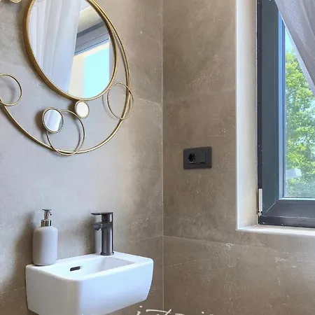 Prisunca Jacuzzi & Swimming Pool Vila *