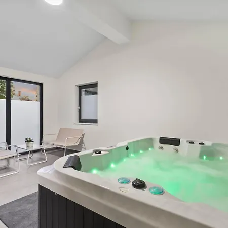 Prisunca With Jacuzzi & Swimming Pool