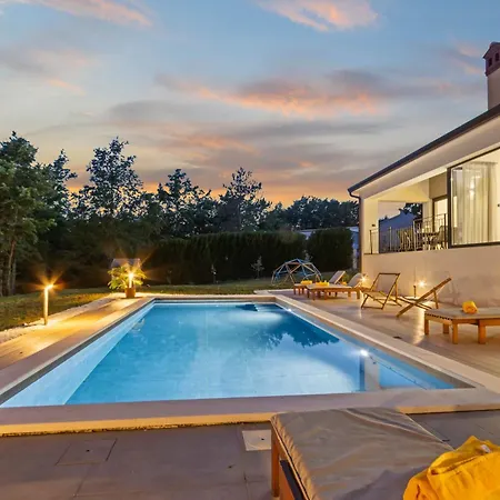 Prisunca With Jacuzzi & Swimming Pool *