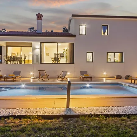 Prisunca With Jacuzzi & Swimming Pool * Pazin