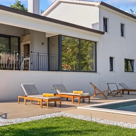 Prisunca With Jacuzzi & Swimming Pool