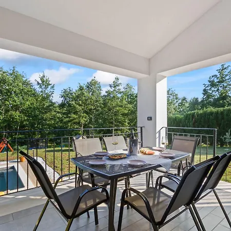 Prisunca With Jacuzzi & Swimming Pool Villa Pazin