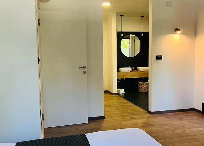 Prisunca Jacuzzi & Swimming Pool * 파진