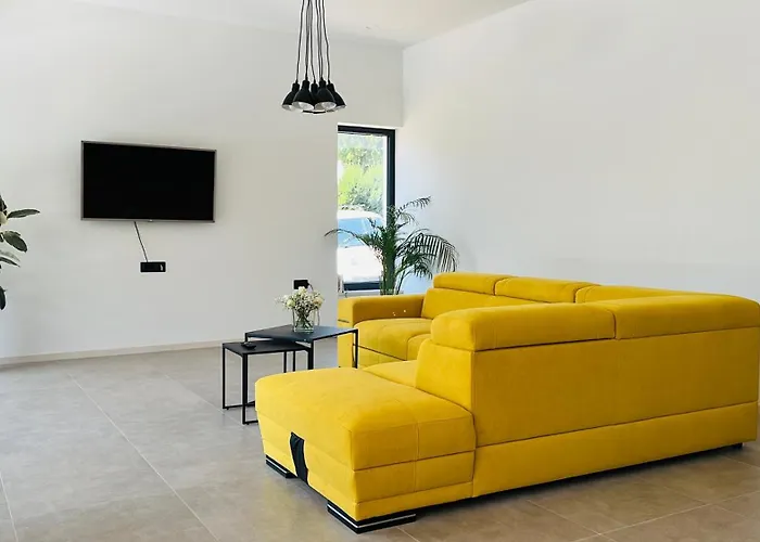 Prisunca Jacuzzi & Swimming Pool Βίλα