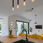 Villa Prisunca With Jacuzzi & Swimming Pool Pazin