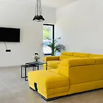 Prisunca With Jacuzzi & Swimming Pool Villa