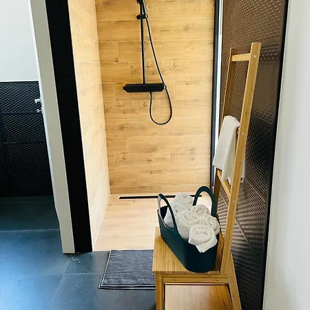 Prisunca Jacuzzi & Swimming Pool Villa *