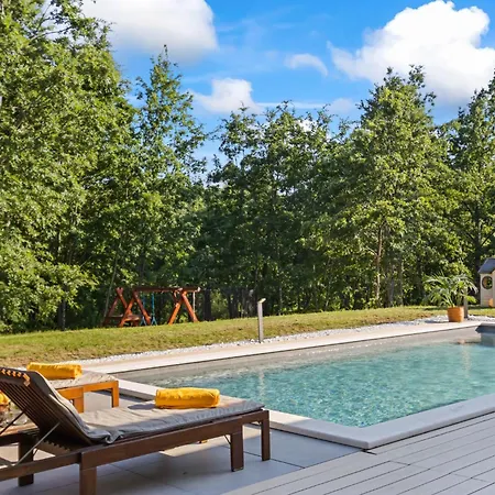 Prisunca With Jacuzzi & Swimming Pool פאזין